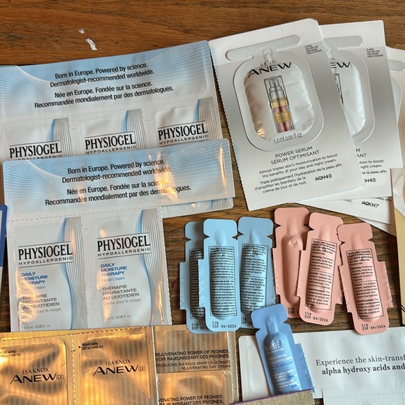 69 Avon Skincare Samples - Picture 4 of 12